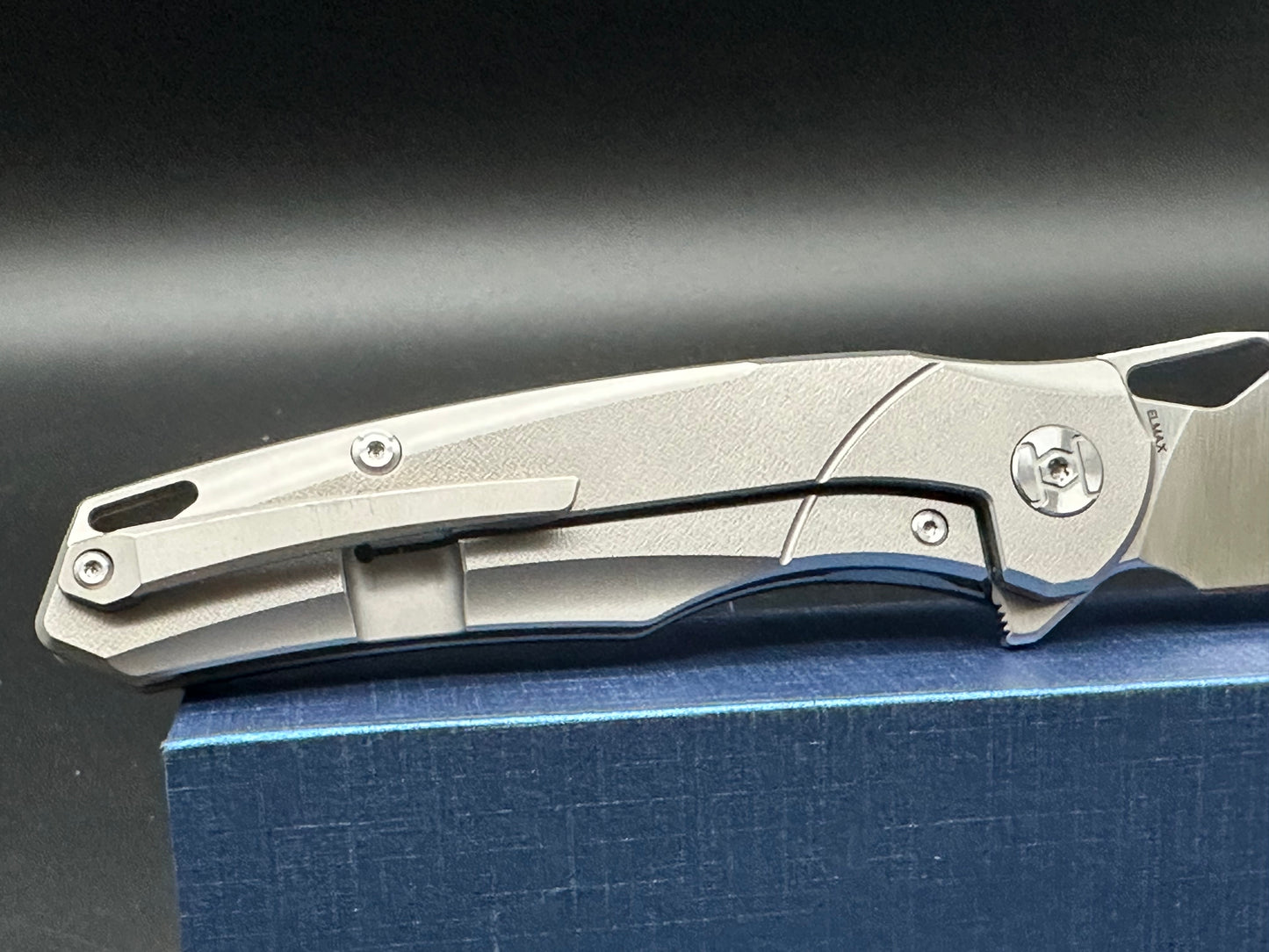 Kunwu Zen titanium handle w/Elmax blade